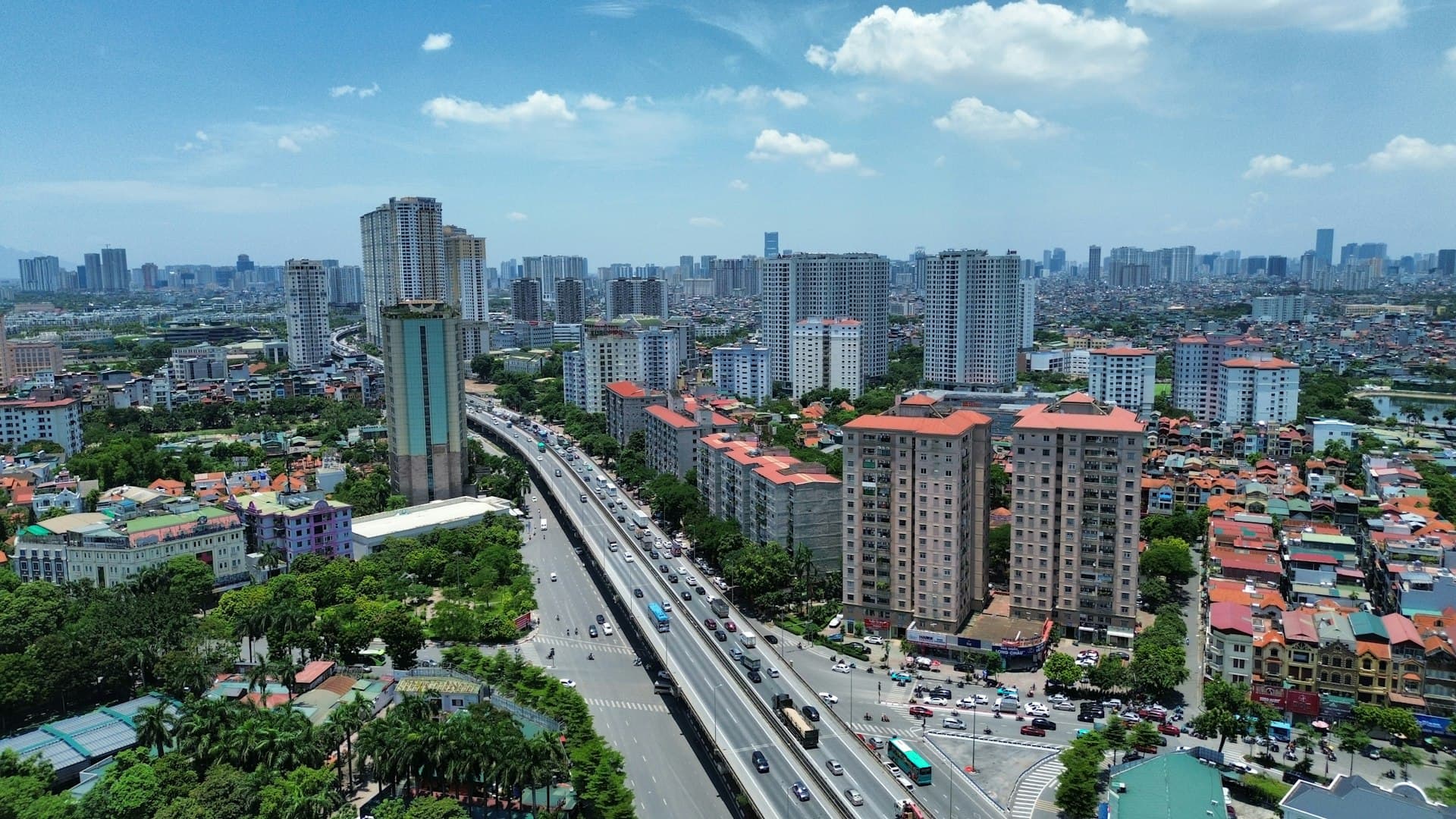 Đường cao tốc và cao ốc Hà Nội, điểm đến tuyến xe ghép Nam Định – Hà Nội